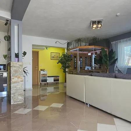 Luxury Malea With Jacuzzi And Sauna, By The Sea Lägenhet *