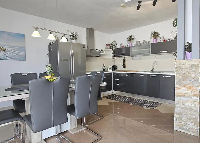 Lägenhet Luxury Malea With Jacuzzi And Sauna, By The Sea *