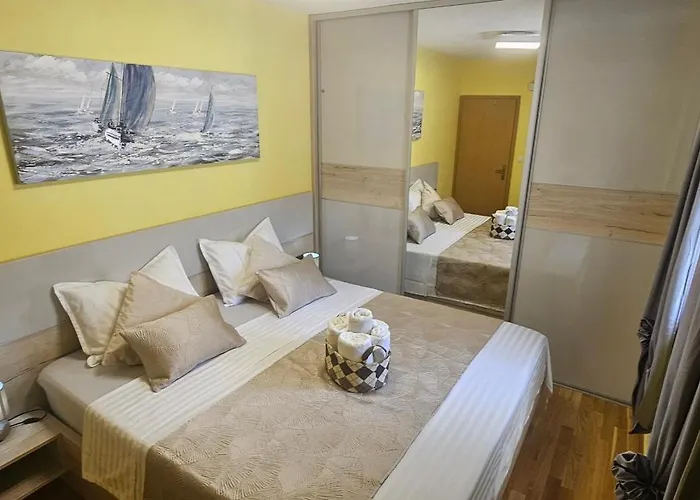 Luxury Malea With Jacuzzi And Sauna, By The Sea Lägenhet Trogir