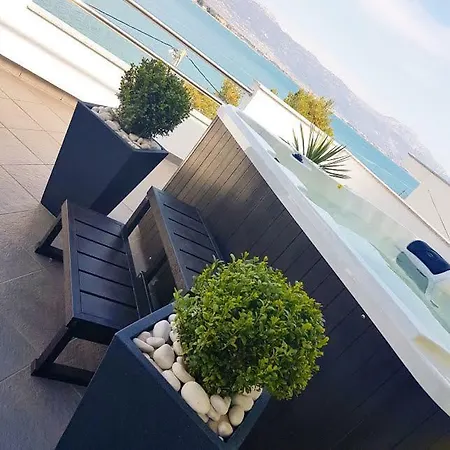 Luxury Malea With Jacuzzi And Sauna, By The Sea *