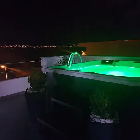 Apartment Luxury Malea With Jacuzzi And Sauna, By The Sea Trogir