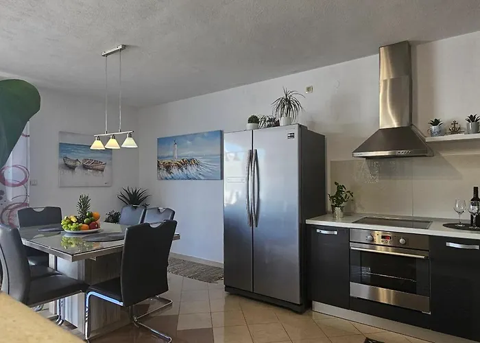 Lejlighed Luxury Malea With Jacuzzi And Sauna, By The Sea