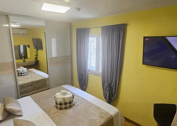 Luxury Malea With Jacuzzi And Sauna, By The Sea Lejlighed *