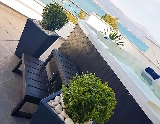 Luxury Malea With Jacuzzi And Sauna, By The Sea *